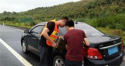 扶沟永福道路救援